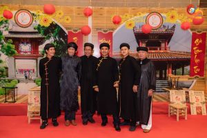 Ông đồ viết chữ thư pháp theo yêu cầu tại sự kiện Đỗ Nhật Thịnh Thư Pháp Việt
